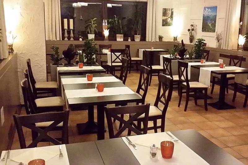 Innenaufnahme abends Restaurant Schönemanns